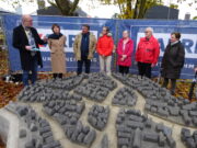 Ein neues altes Kunstwerk für Hechtsheim Ortsgeschichte >>>Restauriertes Hechtsheimer Relief vor dem Bürgerhaus eingeweiht