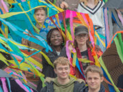 Farbenfroher Flügelschlag auf dem Sebastian-Münster-Platz Ein kreatives Miteinander für Vielfalt und Demokratie