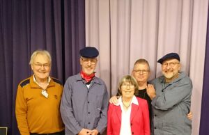 Macht das Etikett den Unterschied? Alles über Wein erfuhren die Gäste beim Benefizauftritt der Mundartisten