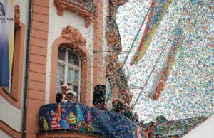 Die Narren haben in Mainz das Sagen Fastnacht >>>Stimmungsvoller Auftakt am 11.11. auf dem Schillerplatz