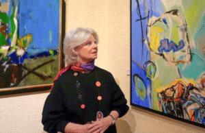 „In einem grauen Umfeld würde ich verkümmern“ Werke von Brigitte Struif im Nackenheimer Ortsmuseum ins Licht gesetzt