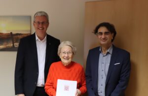 Ingeborg Groth feiert 101. Geburtstag in Rüsselsheim Gratulation vom Ersten Kreisbeigeordneten