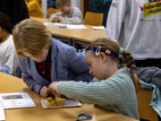 Mit dem Superhelden im Tank Kinderuni beschäftigt sich mit Wasserstoff / Stadtwerke unterstützen Veranstaltung