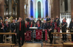 Feuerwehrkapelle bringt Festtagsstimmung in den Rheinhessendom Konzert >>>Traditionelles Adventskonzert in St. Stephan war erneut ein Erfolg