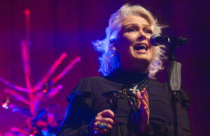 Frohe Weihnachten mit Kim Wilde Poprock >>>Stimmungsvolles Akustikkonzert mit der britischen Sängerin in der kING-Halle