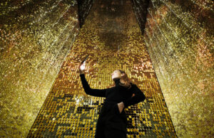 Leben in „Klimts Kuss” eingehaucht Immersive Ausstellung in der Alten Lokhalle eröffnet