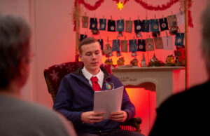 Weihnachtliche Geschichten für Herz und Seele Adventskalender im Altenzentrum >>>Eine bewegende Begegnung mit Jugend und Tradition