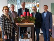 Fünf Rüsselsheimer Rathausspitzen an einem Tisch