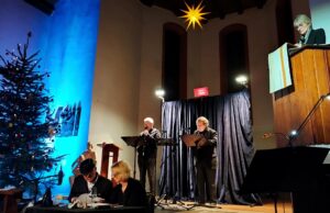 „Gott segne jeden von uns“ Die Theatergruppe „Kirchspiel-Camerata” präsentierte „A Christmas Carol“ als Live-Hörspiel