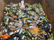 Illegale Entsorgung in Glascontainern Städteservice bittet um Unterstützung