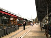 Wippe und Balancierbalken sind verschwunden Ortsbeirat Lerchenberg fordert Ersatz der Spielgeräte im Einkaufszentrum