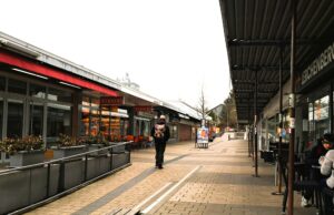 Wippe und Balancierbalken sind verschwunden Ortsbeirat Lerchenberg fordert Ersatz der Spielgeräte im Einkaufszentrum