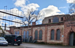 Erstürmung der Ortsverwaltung in HaMü im Februar Sanierungsmaßnahmen am Denkmal „Fort Hauptstein“