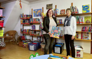 Staffelstab weitergegeben KÖB >>>Langjährige Leiterin der katholischen Bücherei, Sylvia Mayer, geht in Ruhestand