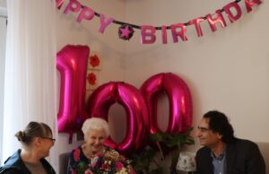 Quicklebendige Jubilarin Helga Zander aus Nauheim feiert 100. Geburtstag