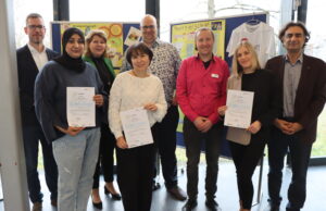 Qualifiziert für pädagogische Berufe Teilnehmerinnen am Smart-Päd-Kurs erhalten Zertifikate