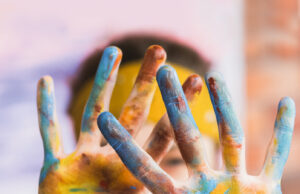 Komasaufen: Kampagne „bunt statt blau“ in Hofheim gestartet DAK-Gesundheit sucht zum 16. Mal die besten Schüler-Plakate gegen Alkoholmissbrauch