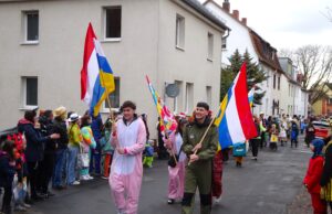 Hexemer Kinner mit viel Spaß uff de Gass Mit dem Hechtsheimer Umzug startete die Straßenfastnacht