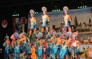 Vierfarbbuntes Spektakel auf dem Lerchenberg Fastnacht >>>Der LCC lud erstmals zur Kostümsitzung ins neue Bürgerhaus ein