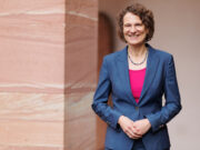 „Hilft der angefochtenen Demokratie nur das Beten?“ Neue Kirchenpräsidentin der EKHN Christiane Tietz zu Fundamenten deutscher Gesellschaft