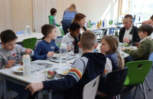 Startschuss ist gefallen Neue Mensa an der Georg-Mangold-Schule geht in Betrieb