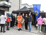Lions Gesundheitstag auf dem Hochheimer Wochenmarkt ABI-Tests, Lionswein, Lions-Pässe und Konzertkarten