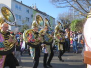 Gott Jokus war den Finthern wohlgesonnen VR-Bank Mainz Zug der Finther Lebensfreude >>>Närrischer Lindwurm mit 64 Zugnummern schlängelte sich durchs Bergdorf
