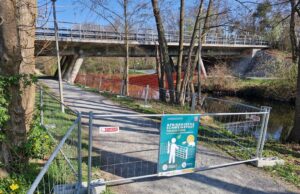 Wegen Schweinepest Tore und Zäune an der Horlache