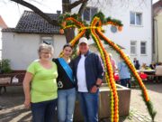 Die Osterkrone strahlt am Gänsmarkt Gelungene Aktion der Bretzenheimer Landfrauen im Ortskern