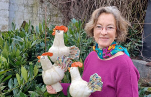 Im Kosmos von Kunst und Keramik Ausstellung >>>Studio MachArt zeigt Vielfalt zum runden Geburtstag