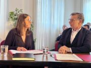 Ein Abend voller Liebe, Musik und Poesie Chorgesang >>>Domino-Chor und Band mit Rudi Lucas begeistern im Rathaus Gonsenheim