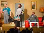 Chaos in der Villa – Hauptsache, keiner muss ins Heim! Theaterfreunde Lörzweiler erheiterten mit „Alles ok in Annas WG“