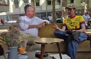 Oberbürgermeister Patrick Burghardt besucht Kunstgalerie „Die Taube“