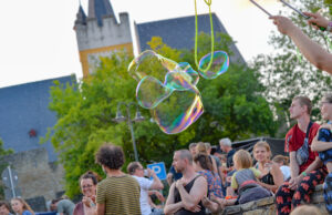 Musik und Mitgestaltung beim Eurofolkfestival Das Eurofolkfestival lädt zum Mitmachen und Zuhören ein