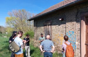 Neues Nistkastenteam engagiert sich für Artenschutz in Mombach Nistkastenteam Mombach >>>Ehrenamtliche betreuen Nisthilfen und Fledermauskeller in der Rheinaue