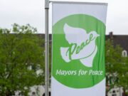 8. Juli: Flagge und Vortrag für eine atomwaffenfreie und friedliche Welt