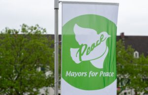 8. Juli: Flagge und Vortrag für eine atomwaffenfreie und friedliche Welt