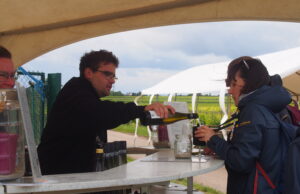 Neun Winzer, sieben Kilometer, 100 Prozent Spaß! Weinwanderung führte durch die Ebersheimer Weinberge