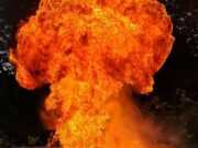 Fauchender Feuerteufel bei der Fett-Explosion Brandschutz >>>Beim Laubenheimer Feuerwehrfest informierten die Brandschützer über ihre Arbeit