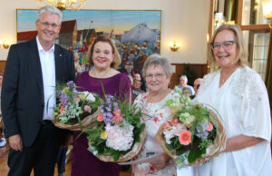 Ehrenbriefe des Landes Hessen für Janina Ben Fadhel, Petra Deichmann und Helga Kretschmer