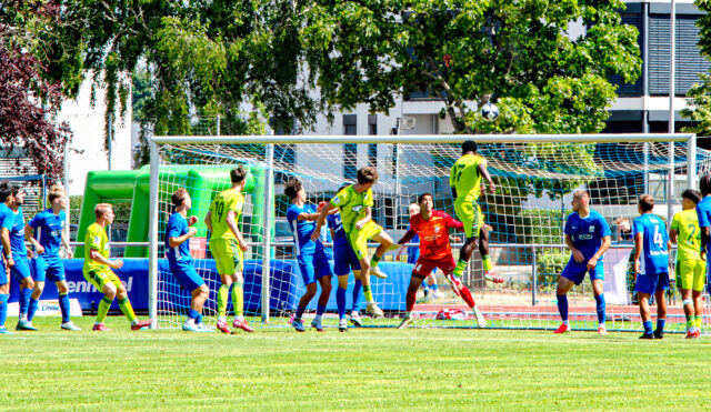 Der TSV Schott Mainz unterlag beim Eröffnungsspiel der Fußballsaison dem Drittligisten von TSG Hoffenheim, zeigte aber das sportliche Potenzial, das die Mainzer für die Regionalliga erworben haben. Foto: Gregor Starosczyk-Gerlach