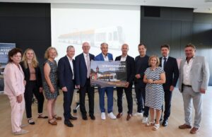 Meilenstein beim Ausbau des ÖPNV MVG >>>Feierliche Vertragsunterzeichnung der Mainzer Verkehrsgesellschaft und Skoda zur Lieferung von 22 neuen Straßenbahnen