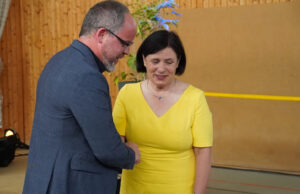 Amtsübergabe und neue Leitung am Gymnasium in Nackenheim Schulleitung >>>Antje Schwebler verabschiedete sich in den Ruhestand