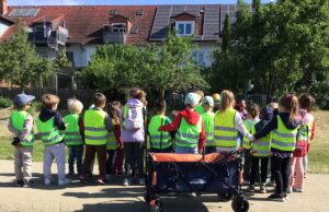 Eis als Dankeschön für Müllsammelaktionen von Kindern