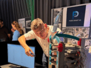 Komfortable Suche nach einem Stellplatz Berufsschulprojekt: Stadtwerke-Auszubildender Dario Greiner hat mit Mitschülern ein smartes Parkhaus gebaut