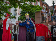 Weinfest in Oppenheim mit einem Festumzug eröffnet