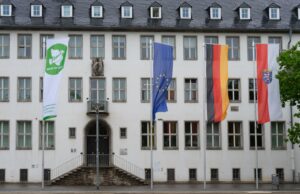 Kommunale Friedensarbeit in Rüsselsheim und Bad Kreuznach: zwei Konzepte – zwei Wege