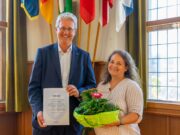 Stadt gratuliert Dimitra Mattheaki zum 25-jährigen Dienstjubiläum