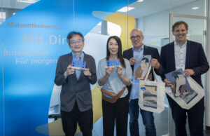 Fernöstlicher Blick auf die Stadtwerke Japanischer Universitätsprofessor lässt sich das kommunale Unternehmen erläutern
