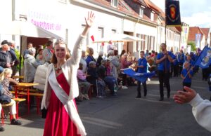 „Jubel“ erschallt in der Mainzer Straße 1250 Jahre Gonsenheim >>>Der große Festumzug war eines der Highlights des Festwochenendes
